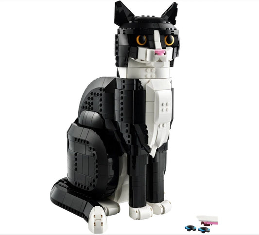 LEGO® 21349 Tuxedo Cat