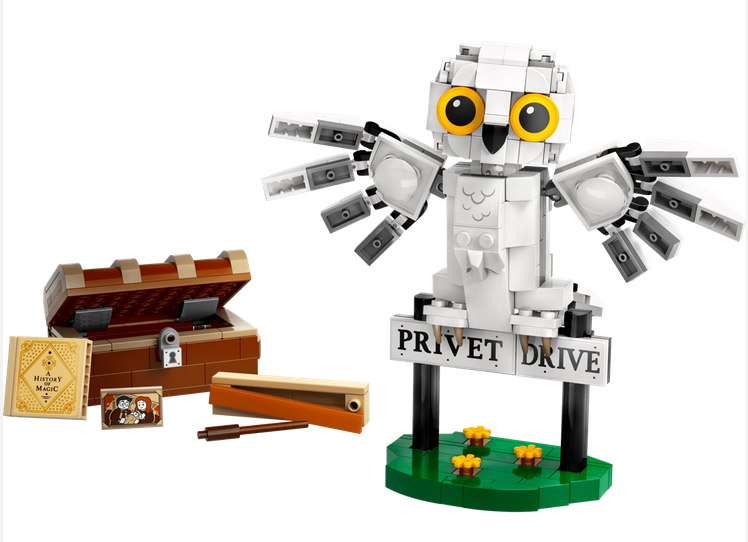 LEGO® 76425 Hedwig at 4 Privet Drive